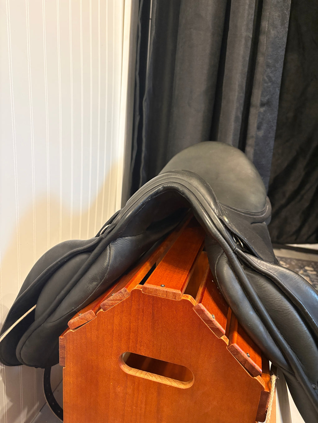 Mystic Dressage saddle by Smith-Worthington 17.5wide