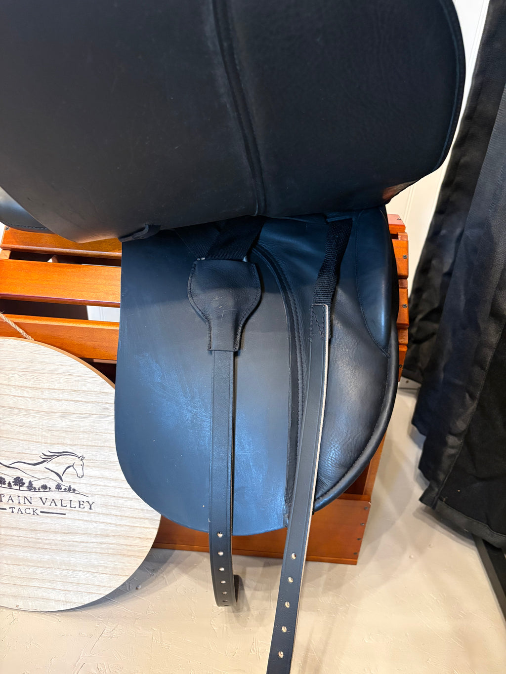 Mystic Dressage saddle by Smith-Worthington 17.5wide