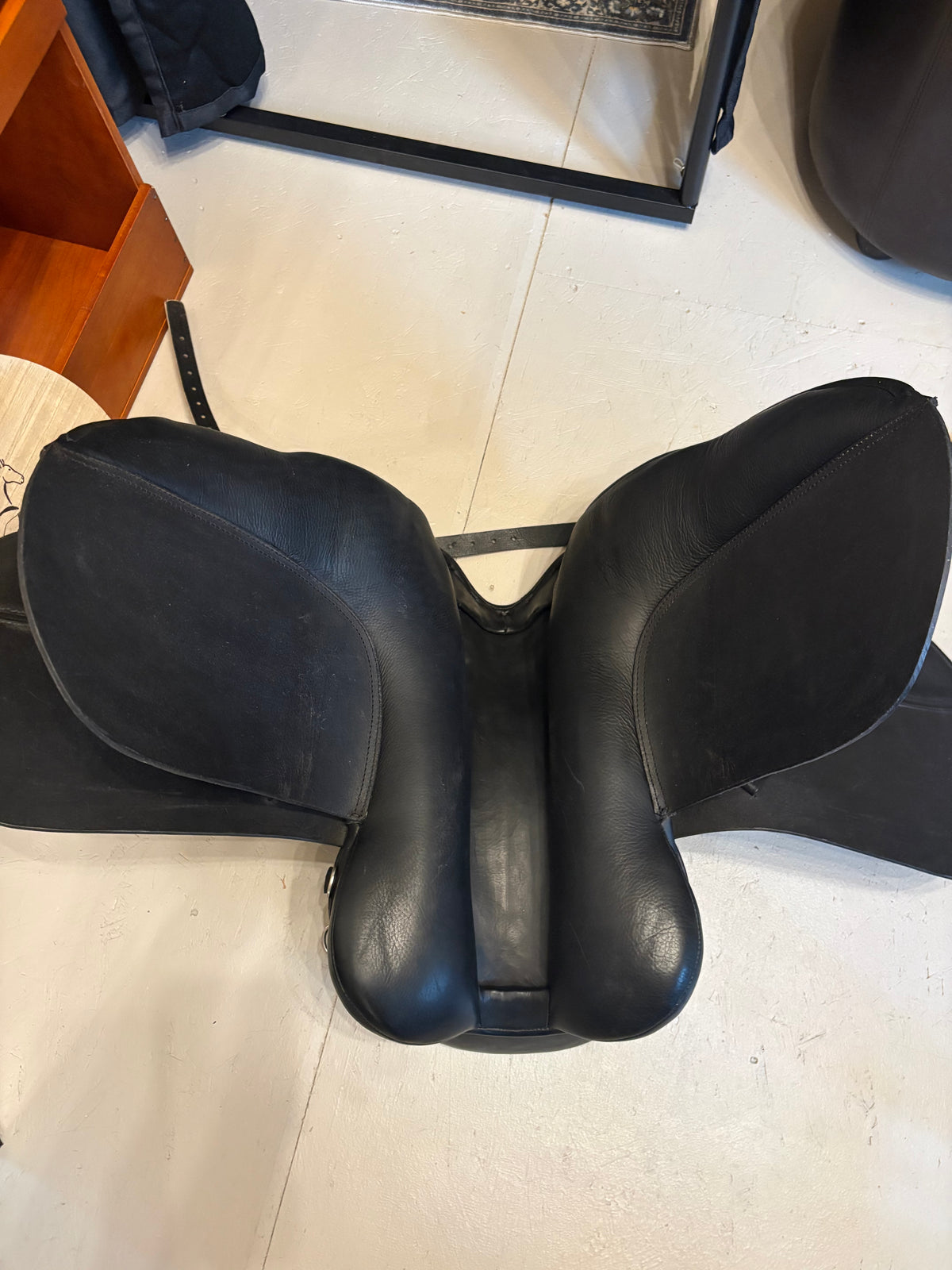Mystic Dressage saddle by Smith-Worthington 17.5wide
