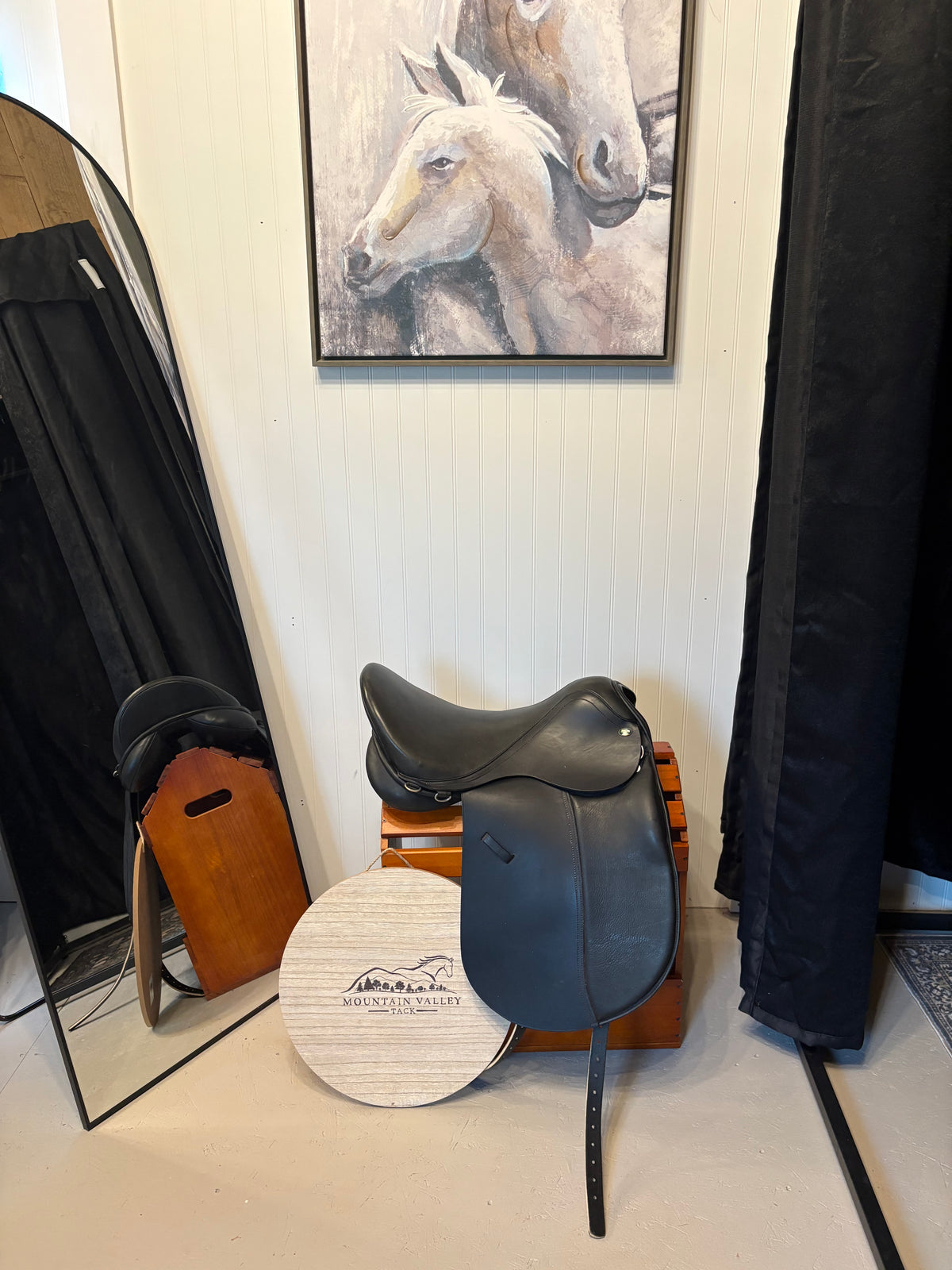 Mystic Dressage saddle by Smith-Worthington 17.5wide