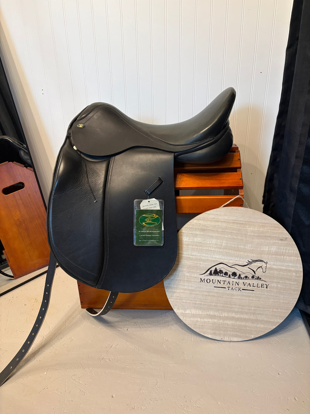 Mystic Dressage saddle by Smith-Worthington 17.5wide