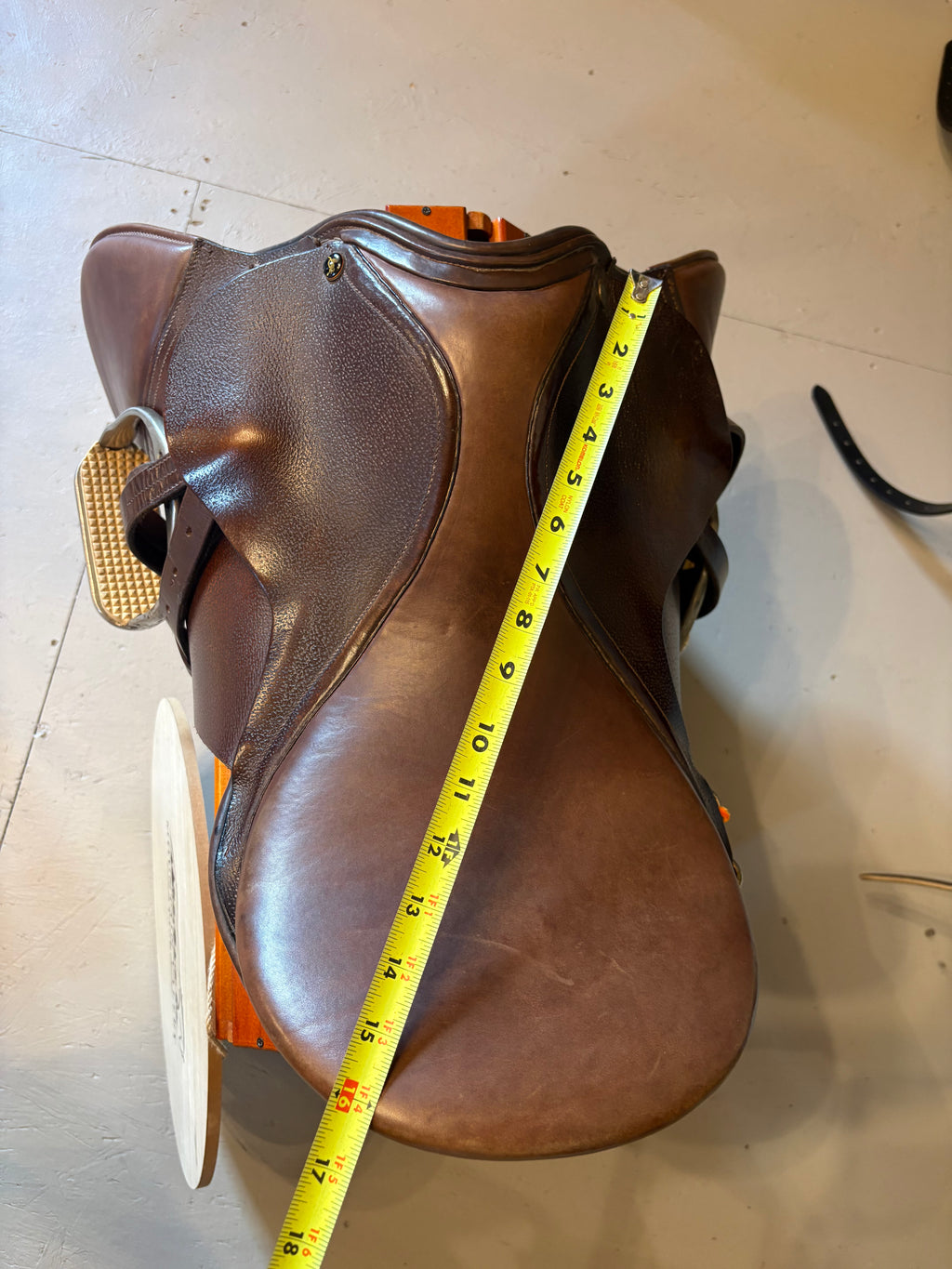 16.5” English Close Contact Saddle