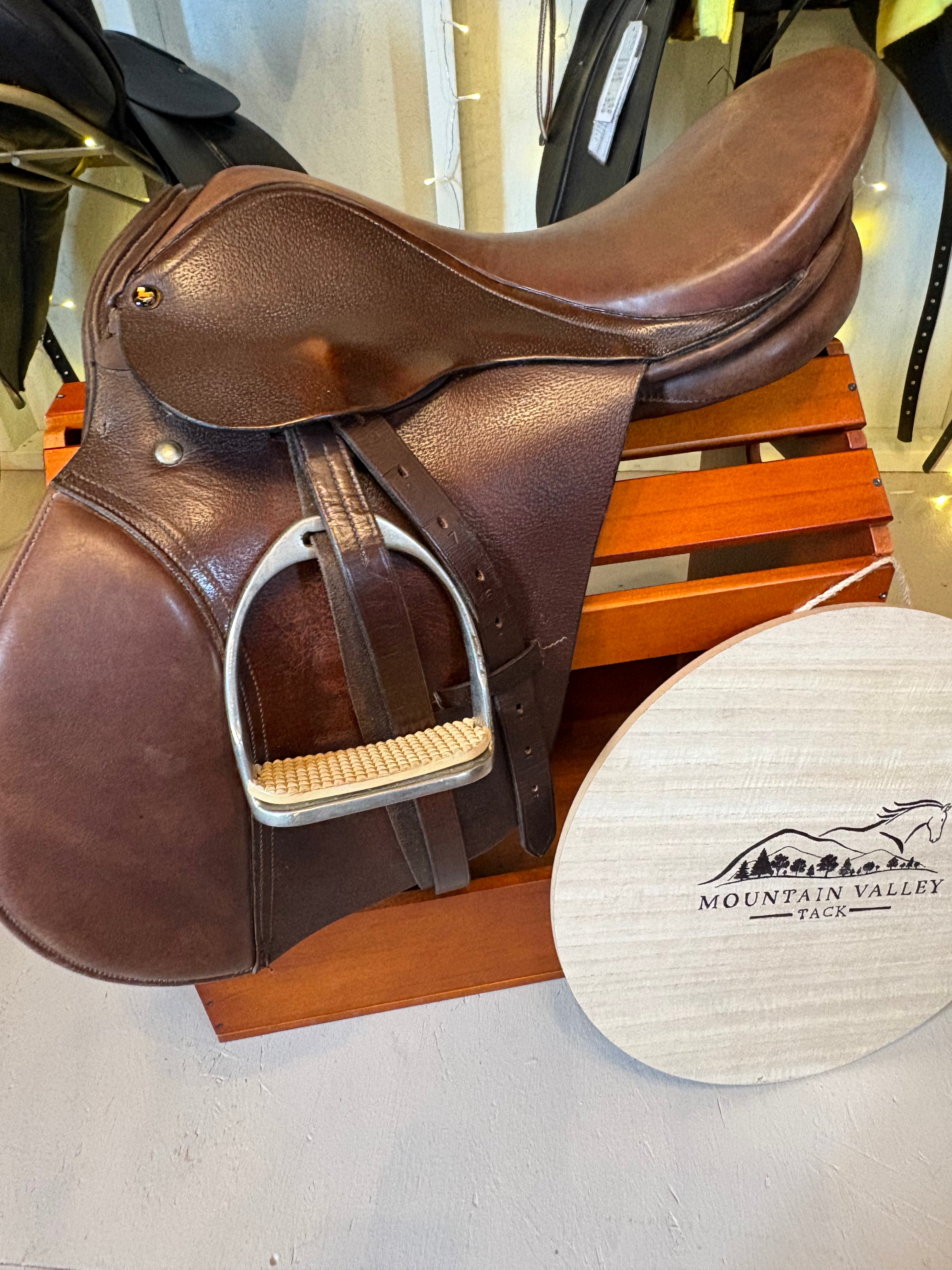 16.5” English Close Contact Saddle