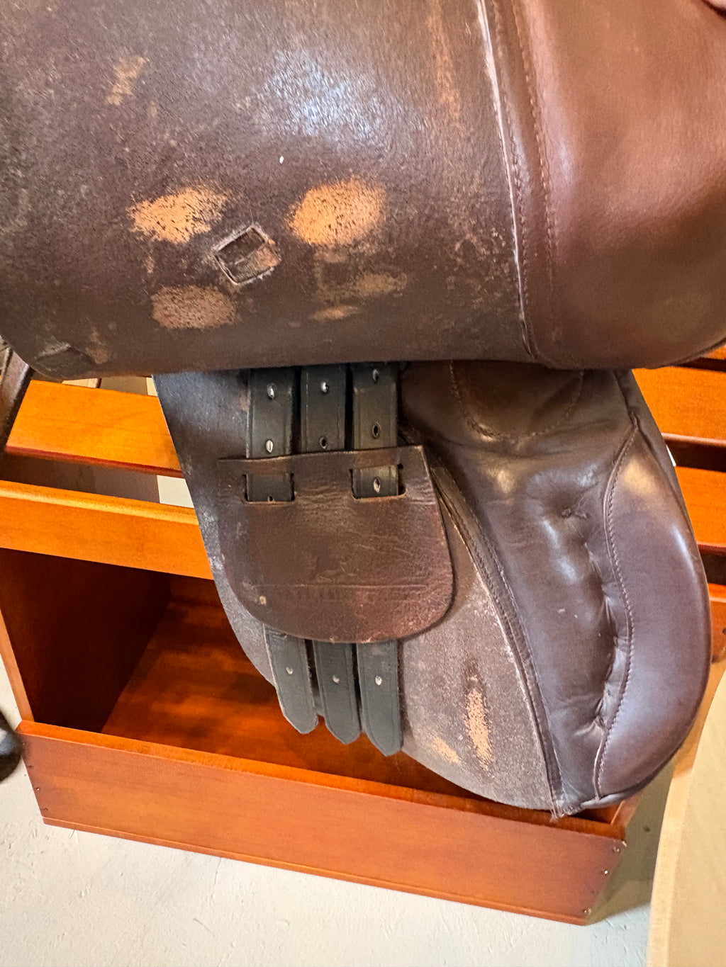 16.5” English Close Contact Saddle