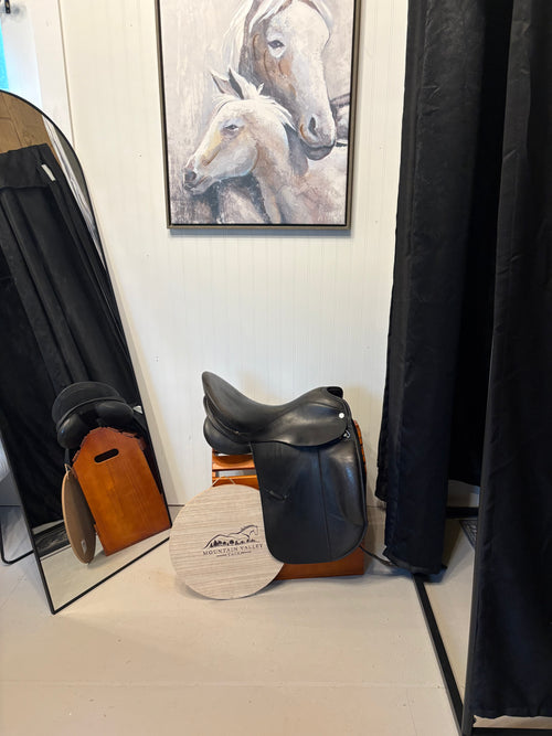 17.5 Albion platinum dressage saddle