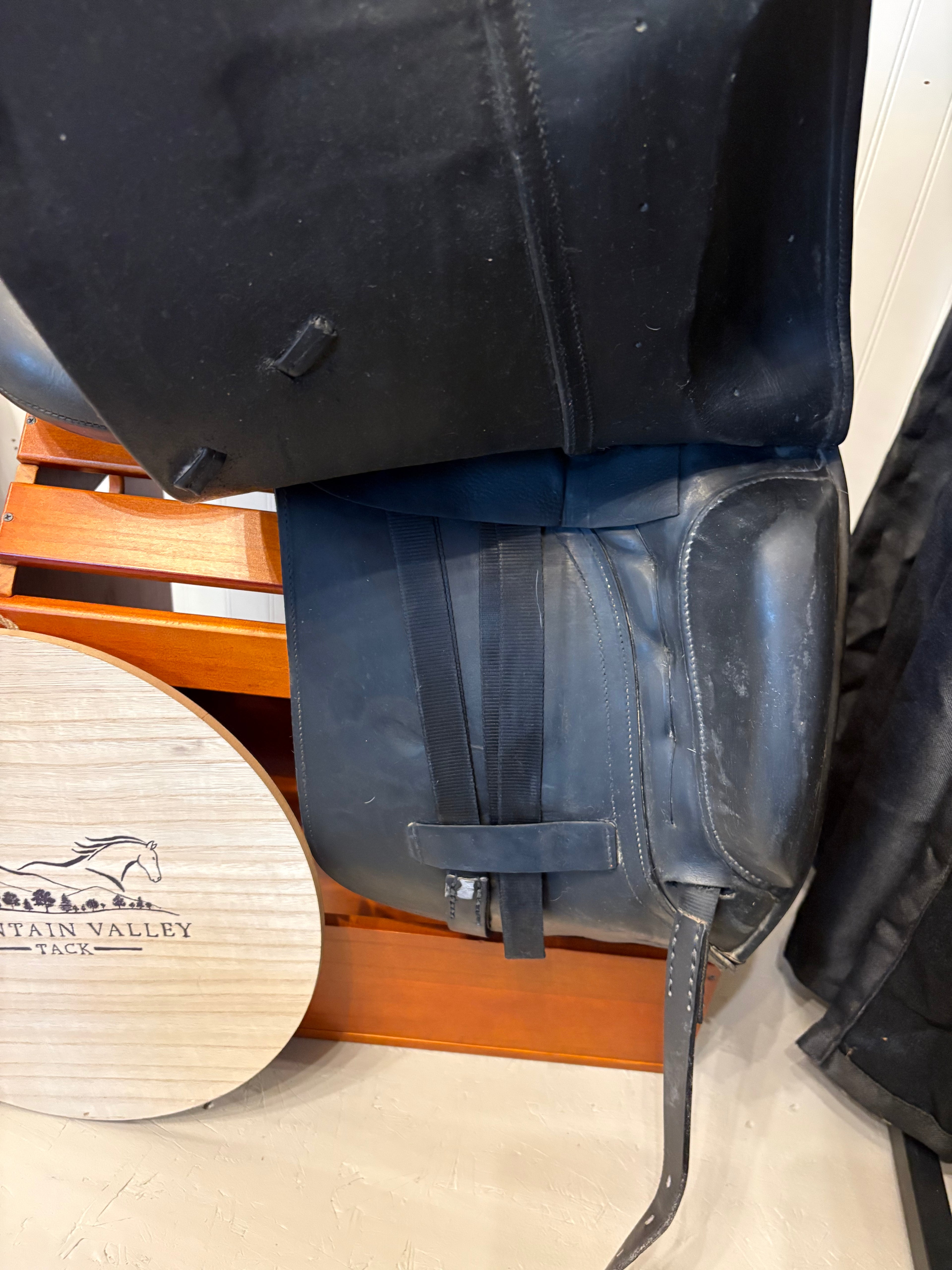 17.5 Albion platinum dressage saddle