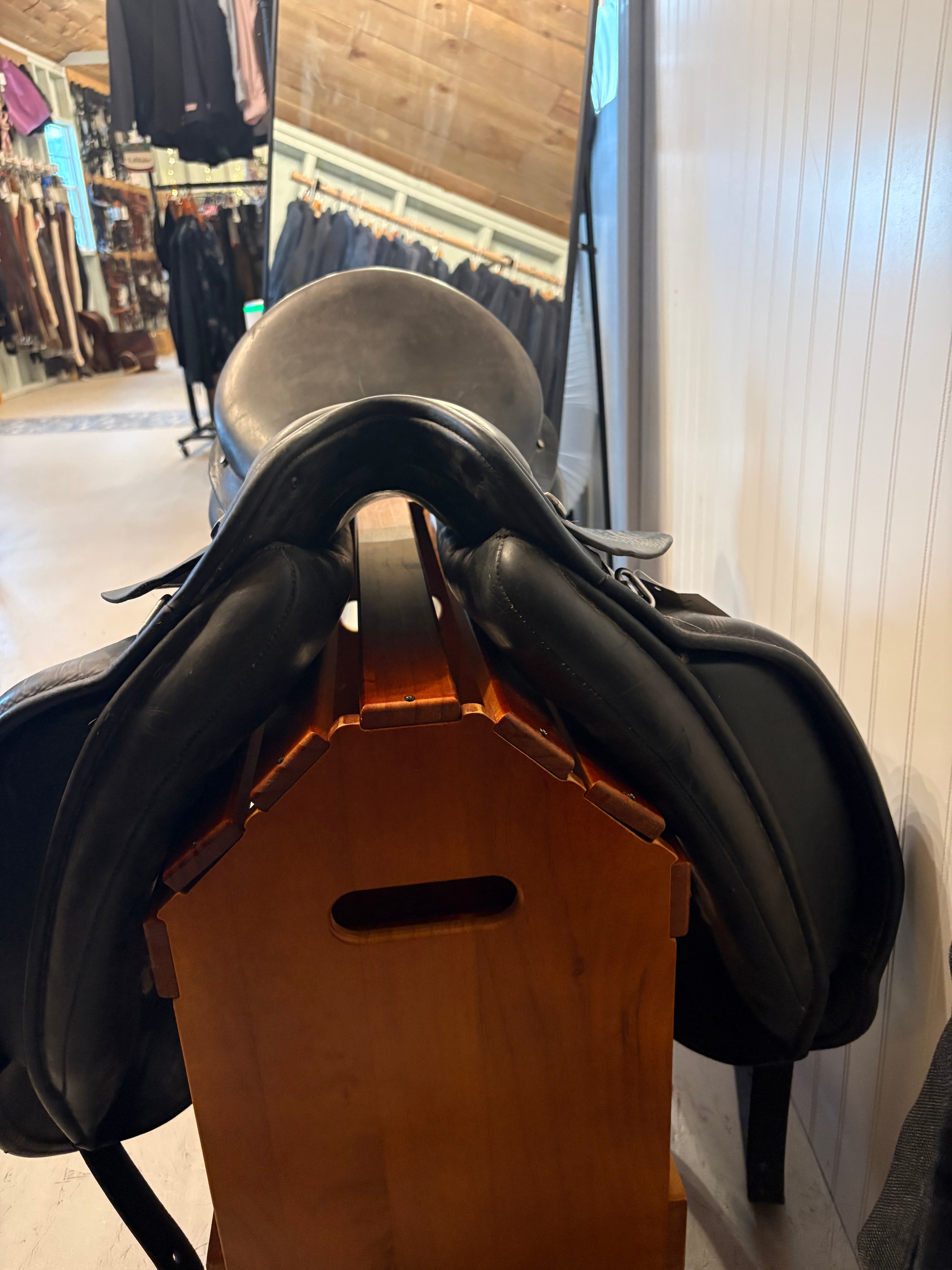 17.5 Albion platinum dressage saddle